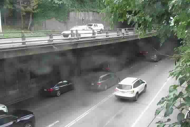 Live traffic camera view of Brooklyn-Queens Expwy @ Midgh St · Exit 28A (westbound), Brooklyn, New York City