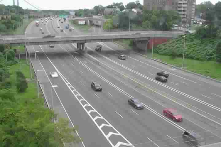 Live traffic camera view of Staten Island Expwy @ Hyland Blvd · Exit 14 (westbound), Staten Island, New York City